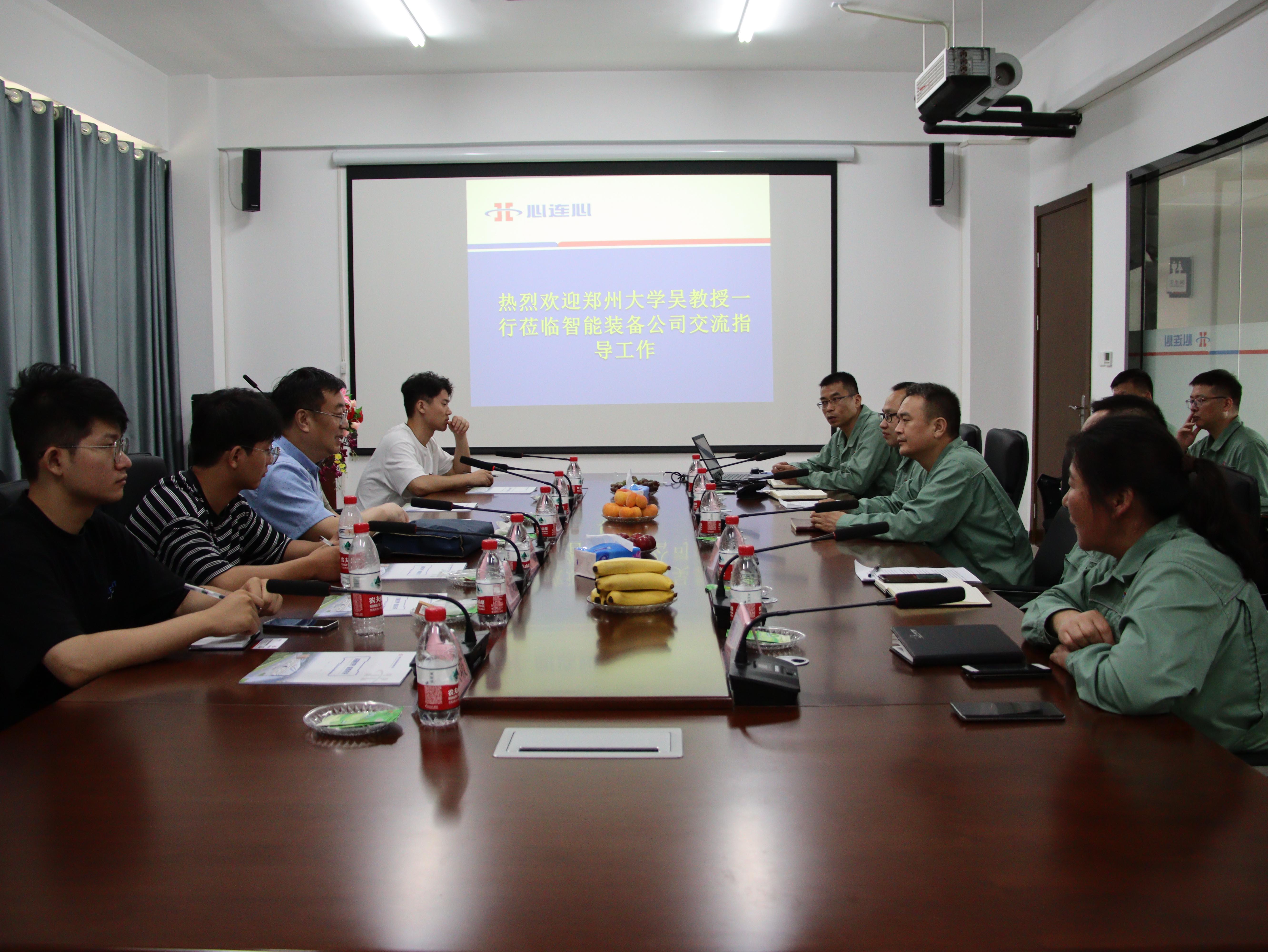 鄭州大學(xué)化工學(xué)院吳金星教授帶隊(duì)蒞臨智能裝備公司參觀指導(dǎo)、技術(shù)交流